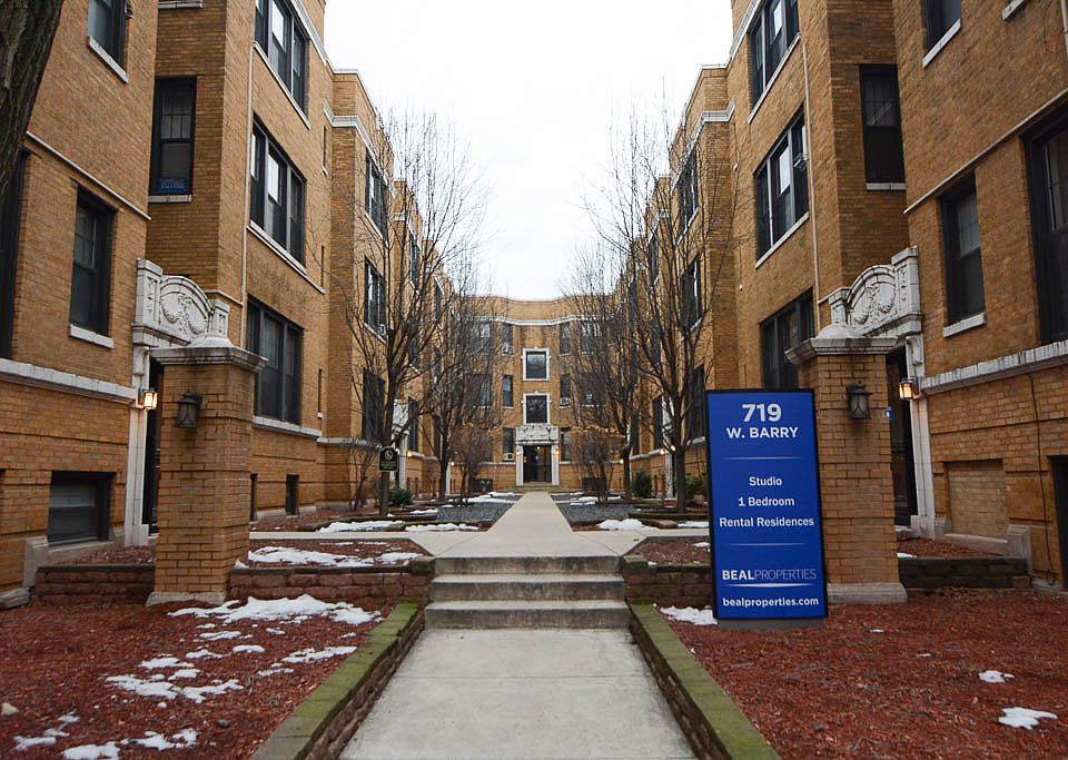 1st image of 727 W Barry Ave APT 1A