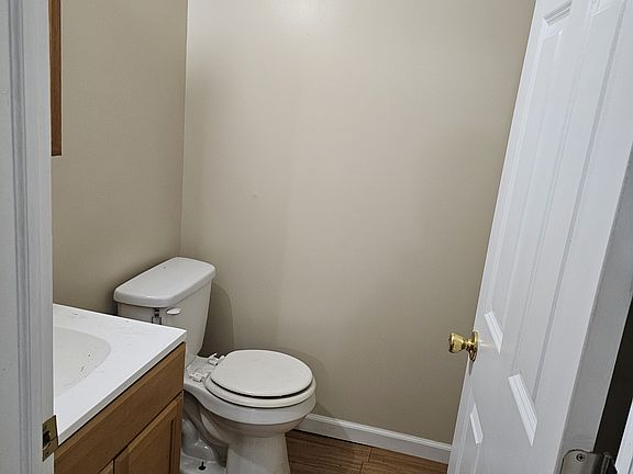 3rd image of 810 S River St