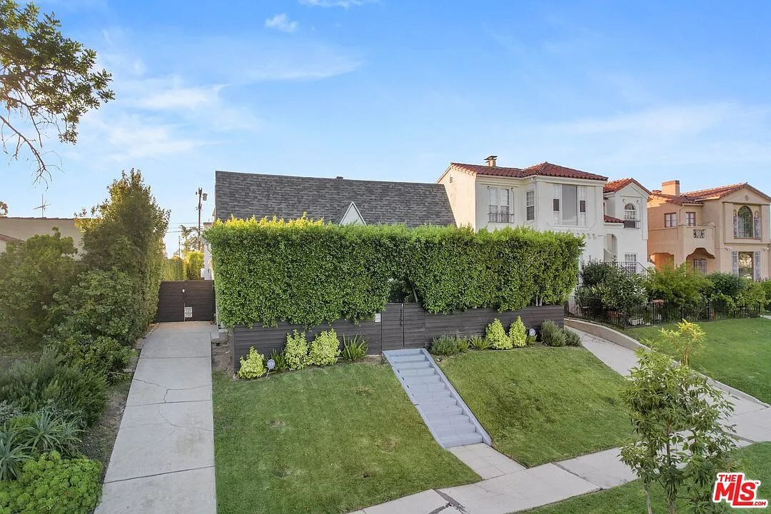 4 bed, 4.0 bath, 2802 sqft, $9,495 — Photo 3