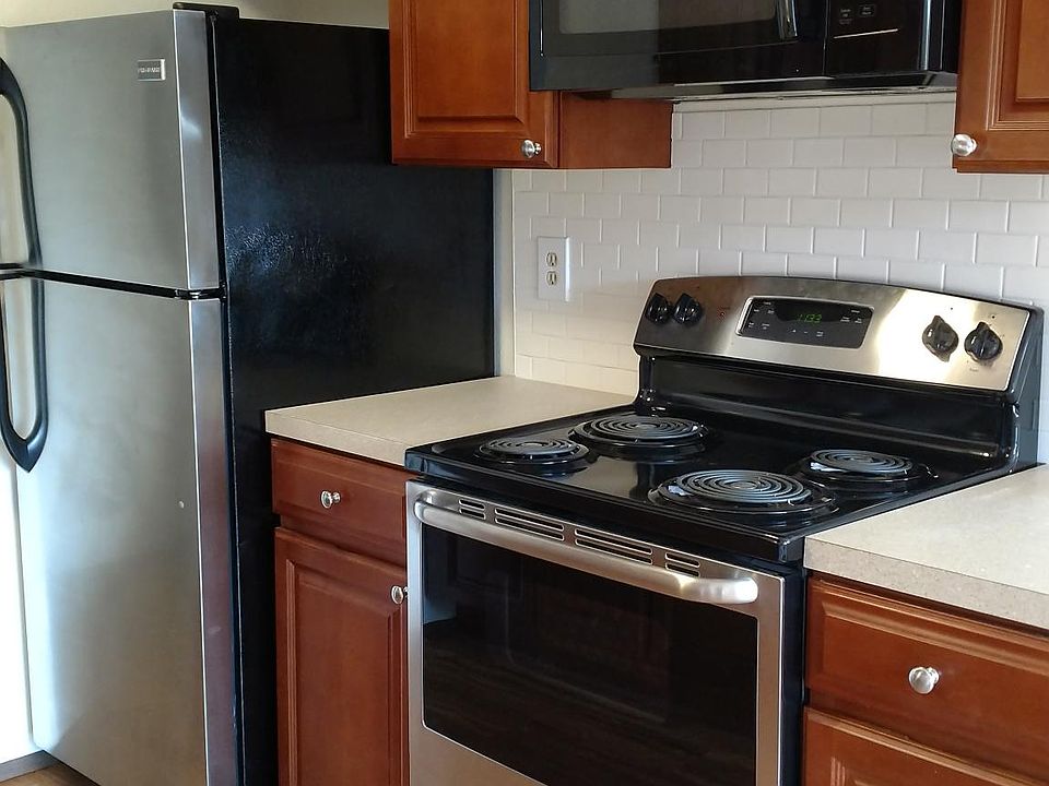 1st image of 1526 NE 143rd St APT 303