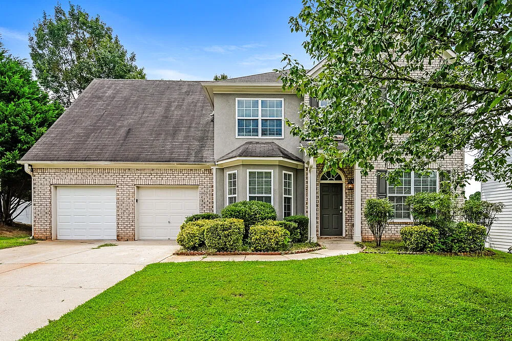 3 bed, 2.5 bath, 2596 sqft, $2,415 — Photo 1