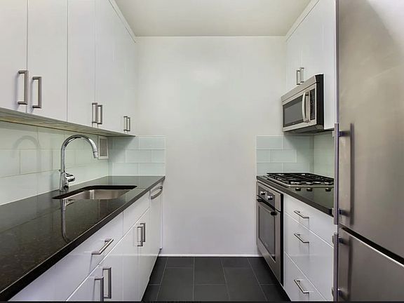 4th image of 300 E 64th St APT 5H