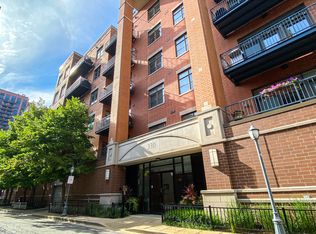 330 N Clinton St APT 402, Chicago, IL 60661