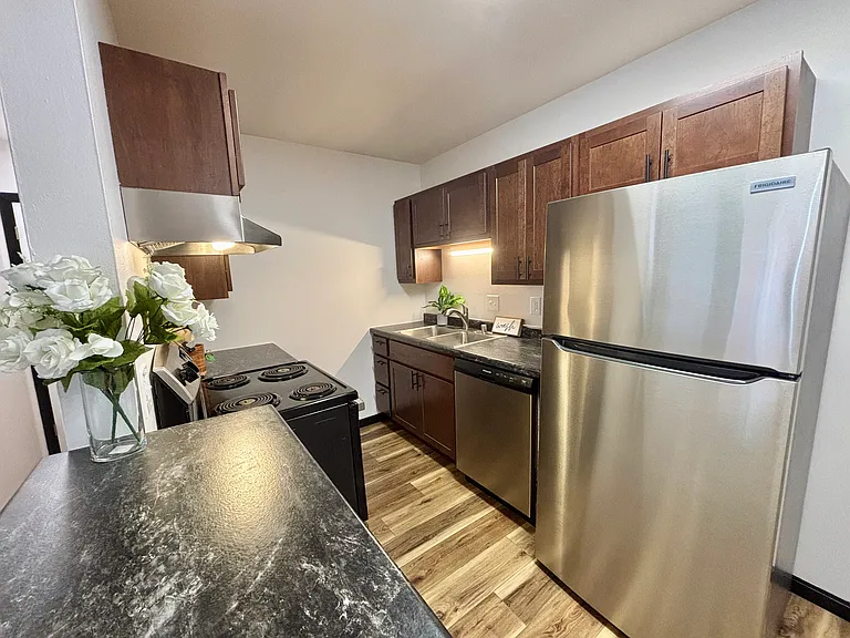 2306 Badger Pkwy #8 — Photo 2