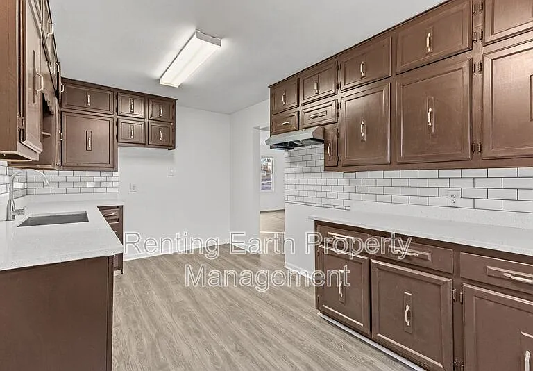 2321 4th St NE — Photo 7