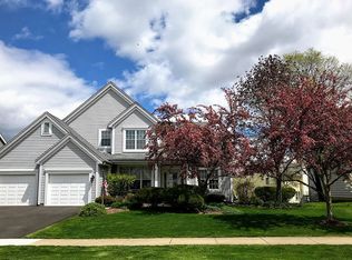 723 Foxmoor Ln, Lake Zurich, IL 60047