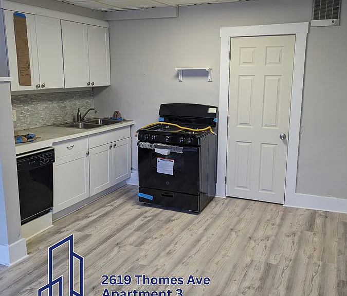 2619 Thomes Ave #3 — Photo 2