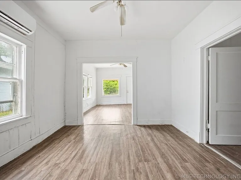908 N Collins Ave — Photo 10