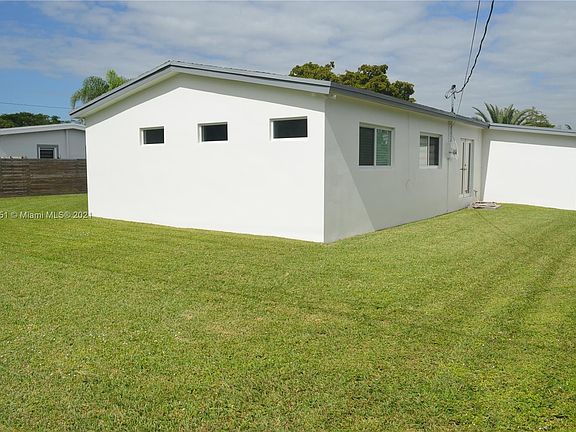 4th image of 9260 Nautilus Dr