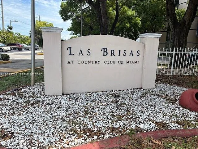 Las Brisas@ Country Club — Photo 2