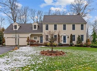 9 Aspen Ln, Smithfield, RI 02828