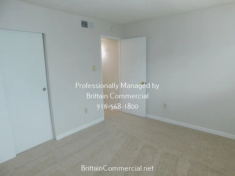 2818 O St #15 — Photo 11