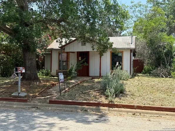 122 N. Garcia, Pearsall, TX 78061