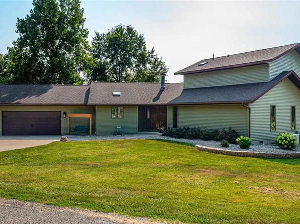 104 Maple St, Raymond, IL 62560