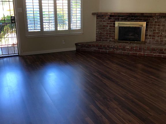 3rd image of 325 Orangewood Dr