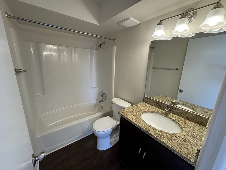 227 N Broadway St #7 — Photo 5