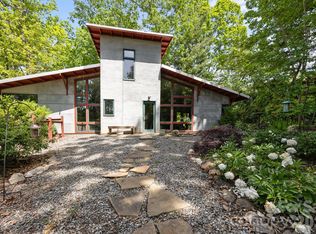 27 Rosebud Ln, Fairview, NC 28730