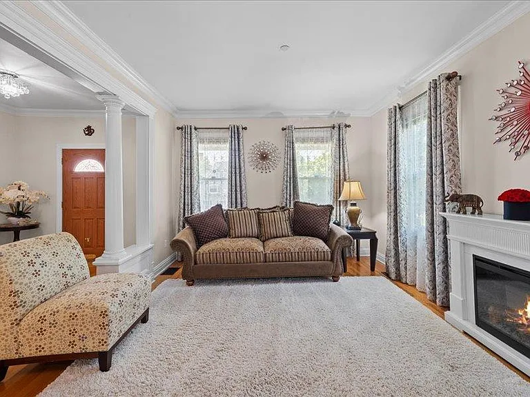 283 Harrison Ave — Photo 4