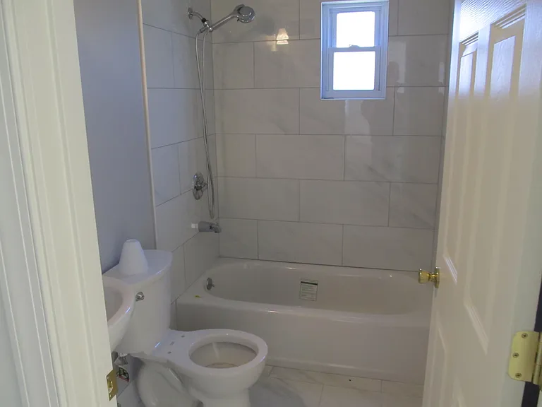 410 Trinity Ave — Photo 6