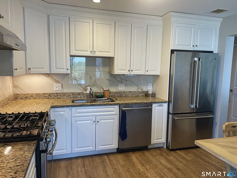 133 Harbour Close — Photo 7