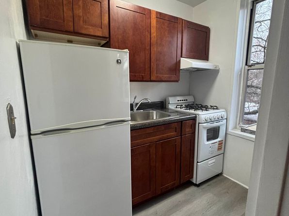 6555 Broadway APT 4B