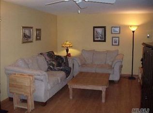 681 Blue Ridge Dr, Medford, NY 11763