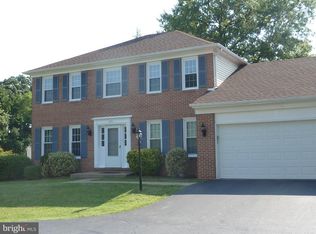 8211 Labbe Ln, Vienna, VA 22182