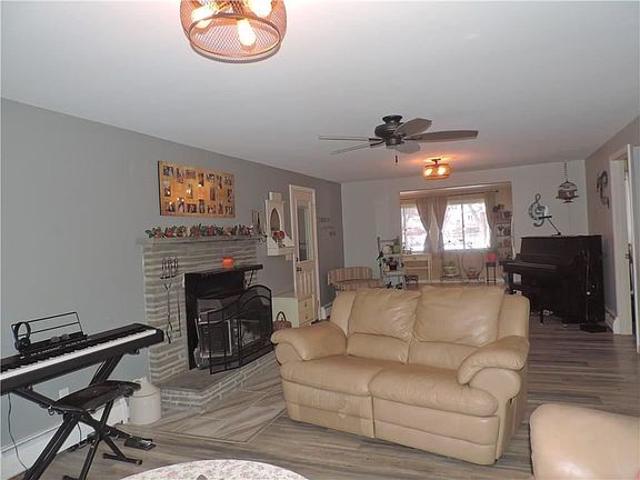 5th image of 18 Debby Ln