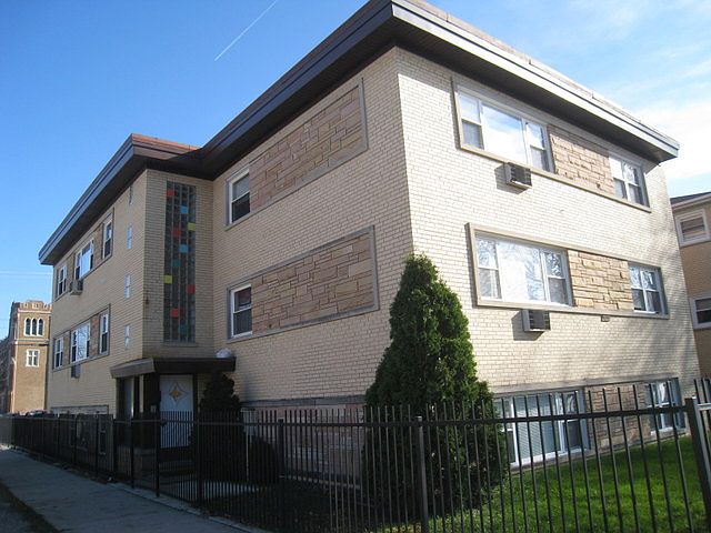 1st image of 3057 N Narragansett Ave APT 8