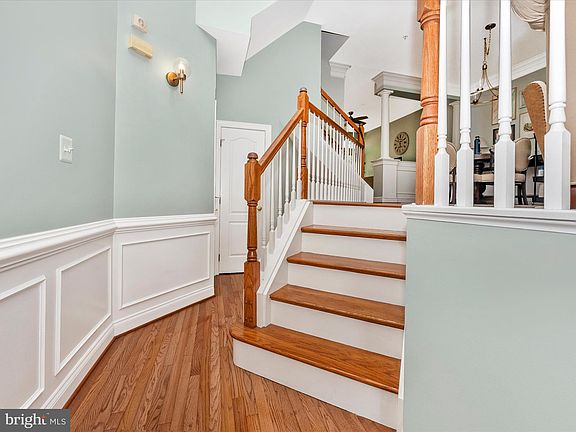 5th image of 1110 Regal Oak Dr