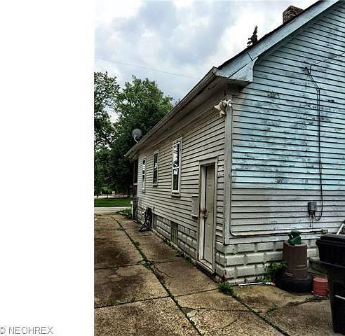 2nd image of 10919 Avon Ave
