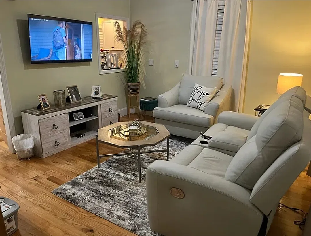 3 bed, 1015 sqft, $3,600 — Photo 3