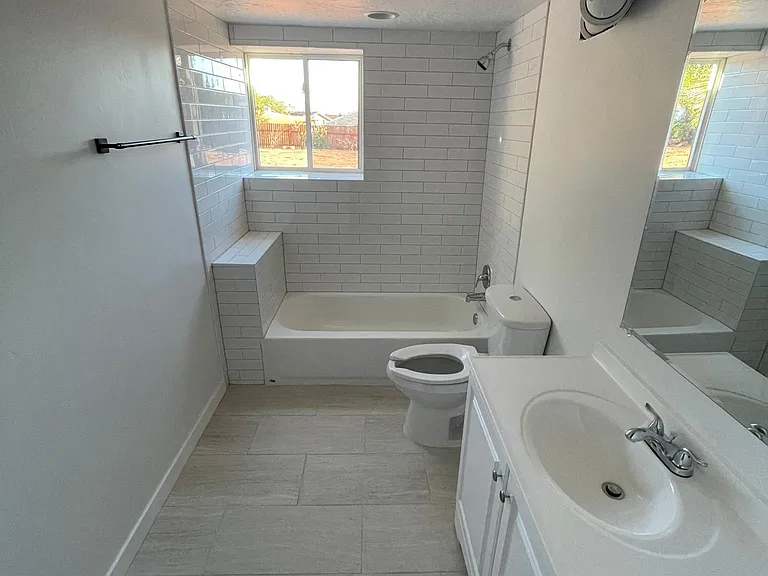345 W 600 N — Photo 13