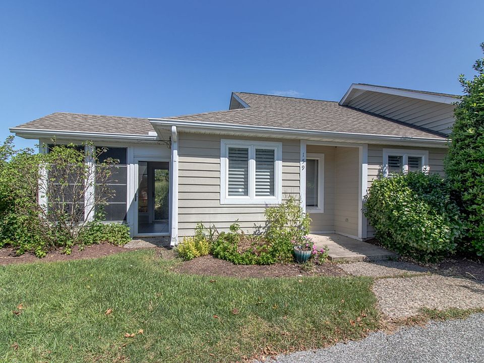 1st image of 159 Lakeside Dr