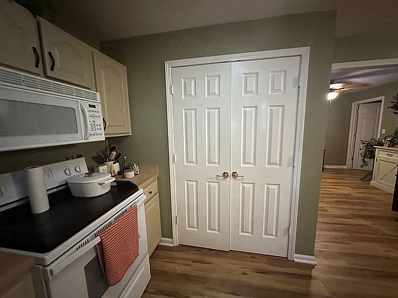 4th image of 169 Centerview Rough River Ln