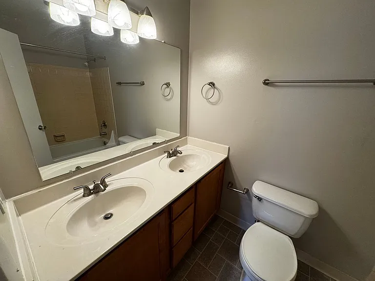 Coventry Court West Apartments — Photo 74