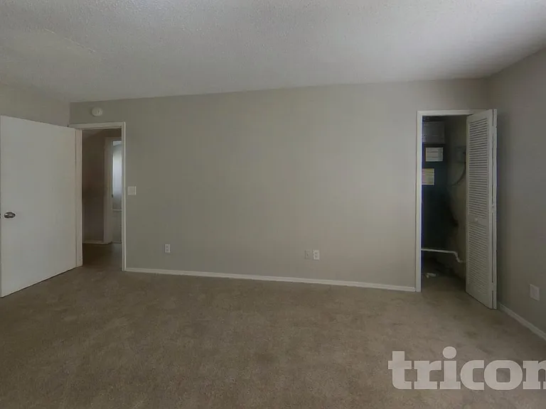 606 Radnor Ln — Photo 12