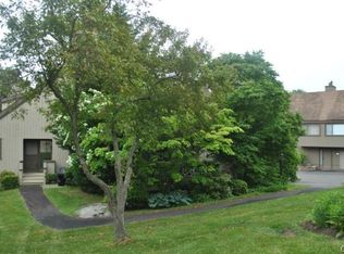 82 Seminole Ln, Stratford, CT 06614