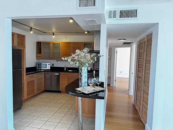2nd image of 2851 NE 183rd St APT 1007E