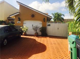 15454 SW 68th Ln, Miami, FL 33193