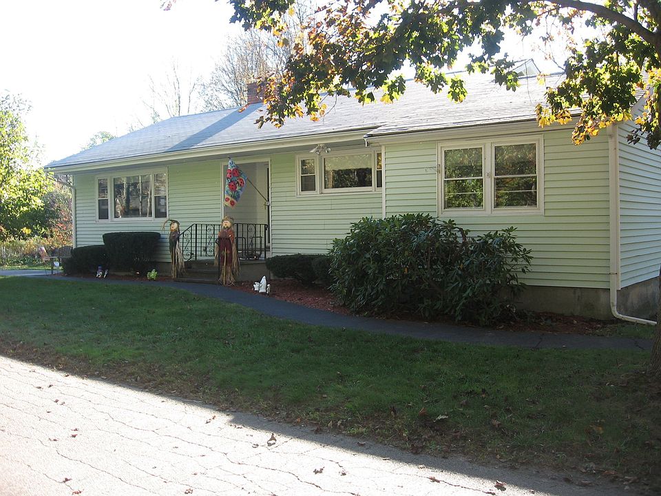 Spacious Ranch in Move In Condition