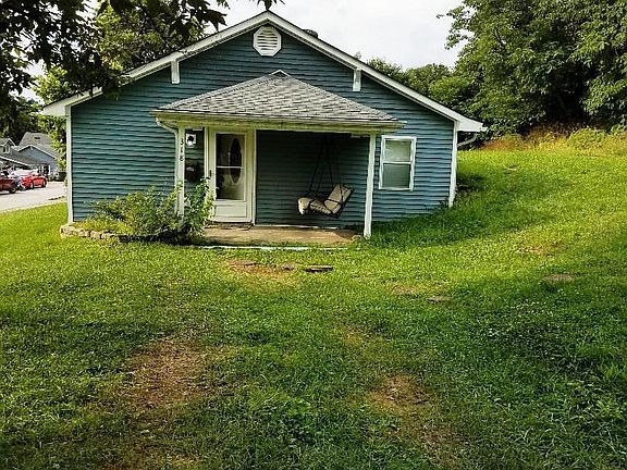 3rd image of 318 Henry St