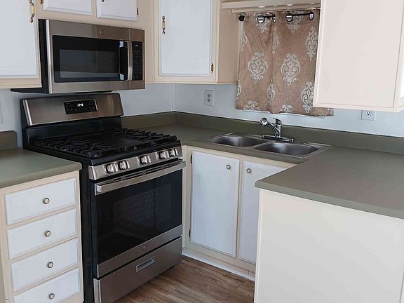 2nd image of 475 Moser Ave #13