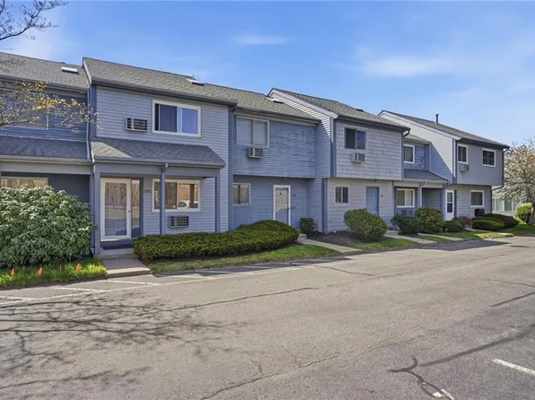 511 Child St APT 205, Warren, RI 02885