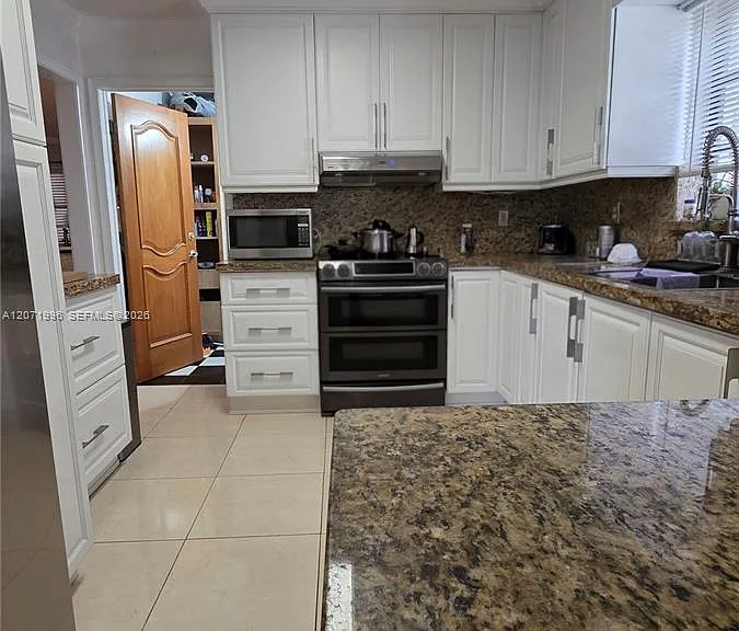 3431 SW 63rd Ave — Photo 16