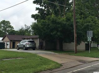 302 Camden Rd, Mount Sterling, IL 62353