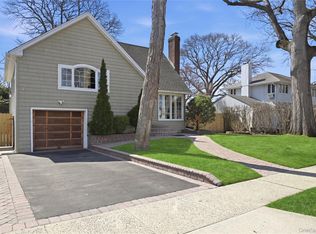 5 Hawthorne Avenue, Merrick, NY 11566