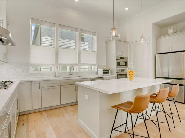 3317 W 11th St, Houston, TX 77008