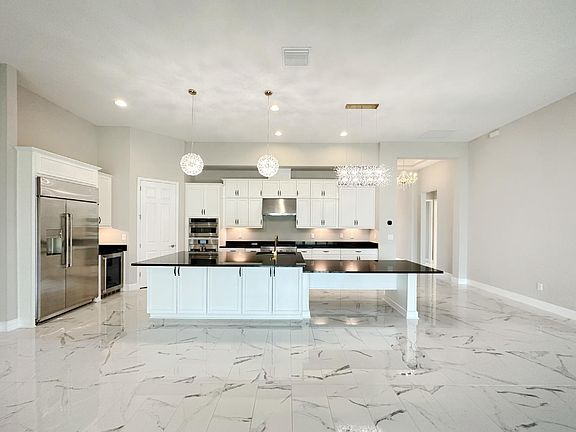 4th image of 10530 Meadowrun Dr