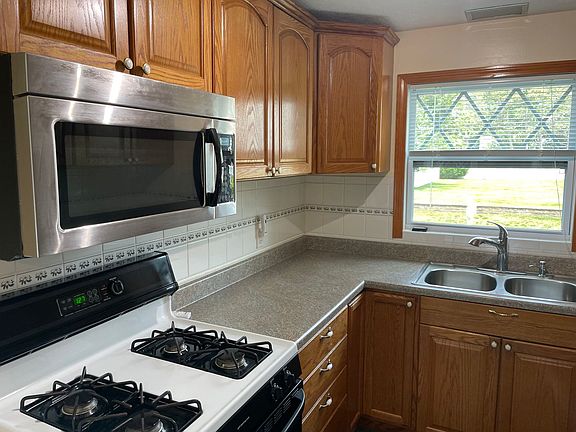 5th image of 85 Floral Ave